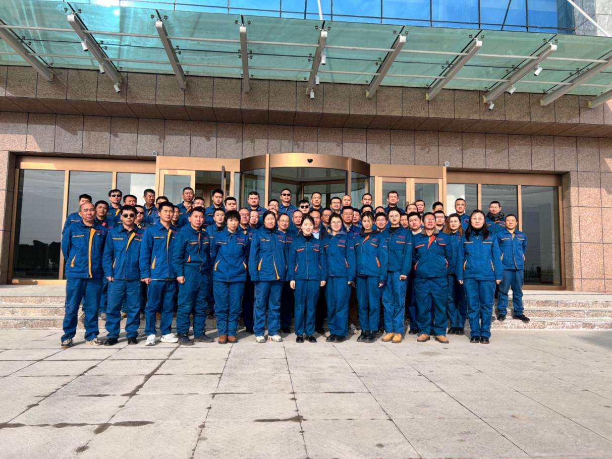 ¡°¾ÉËêÒÑÕ¹Ç§ÖØ½õ¡¤ÐÂÄêÔÙ½ø°Ù³ß¸Í¡±¡ª¡ªÐ½®°Â¸
£»¯¹¤2023Äê¶È×ܽá»áÔ²Âú¾ÙÐÐ ¡°¾ÉËêÒÑÕ¹Ç§ÖØ½õ¡¤ÐÂÄêÔÙ½ø°Ù³ß¸Í¡±¡ª¡ªÐ½®°Â¸
£»¯¹¤2023Äê¶È×ܽá»áÔ²Âú¾ÙÐÐ